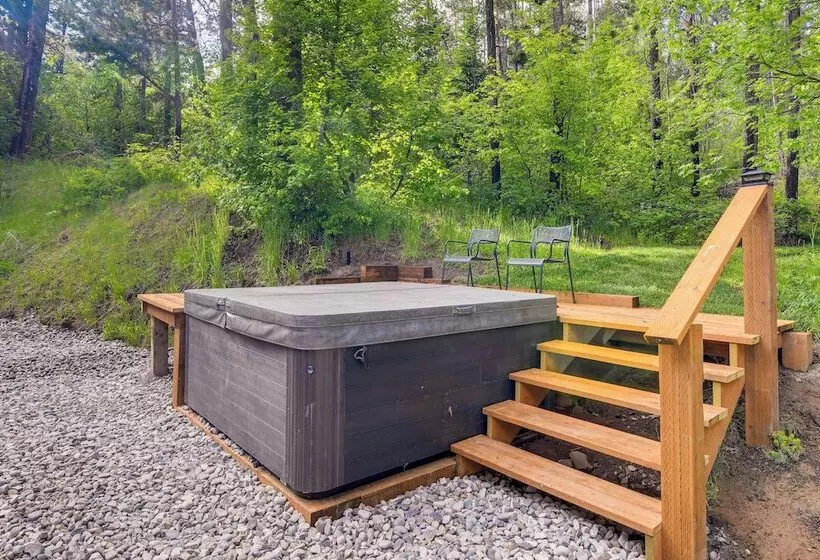 Rustic Escape W/ Deck, Hot Tub & Mountain Views