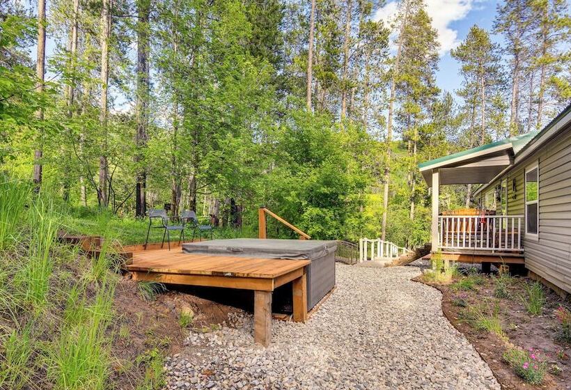 Rustic Escape W/ Deck, Hot Tub & Mountain Views