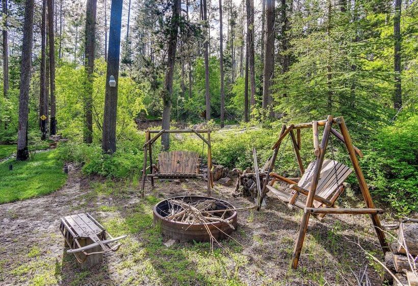 Rustic Escape W/ Deck, Hot Tub & Mountain Views