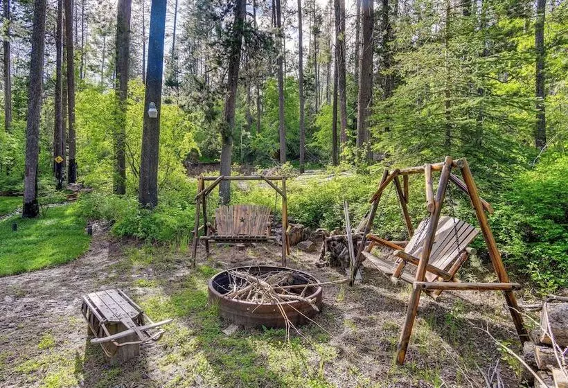 Rustic Escape W/ Deck, Hot Tub & Mountain Views