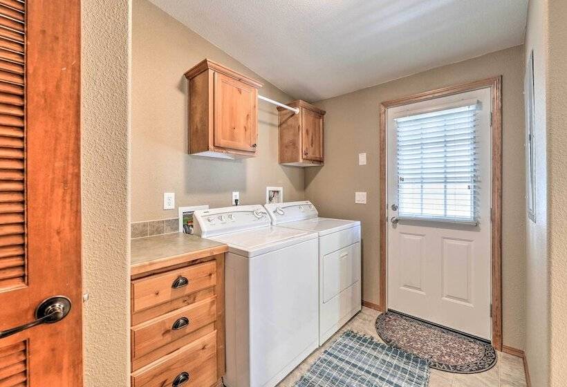 Rustic Escape W/ Deck, Hot Tub & Mountain Views