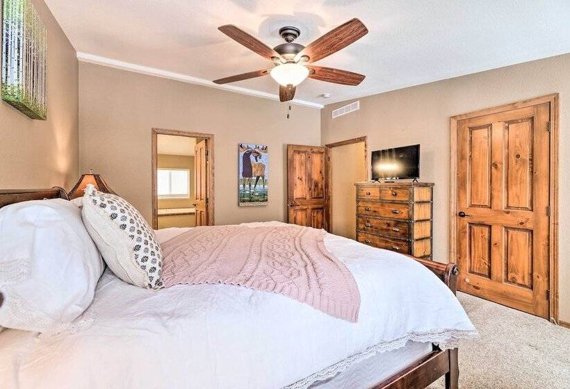 Rustic Escape W/ Deck, Hot Tub & Mountain Views