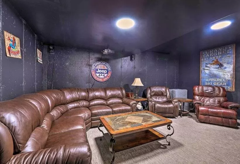 Rustic Escape W/ Deck, Hot Tub & Mountain Views