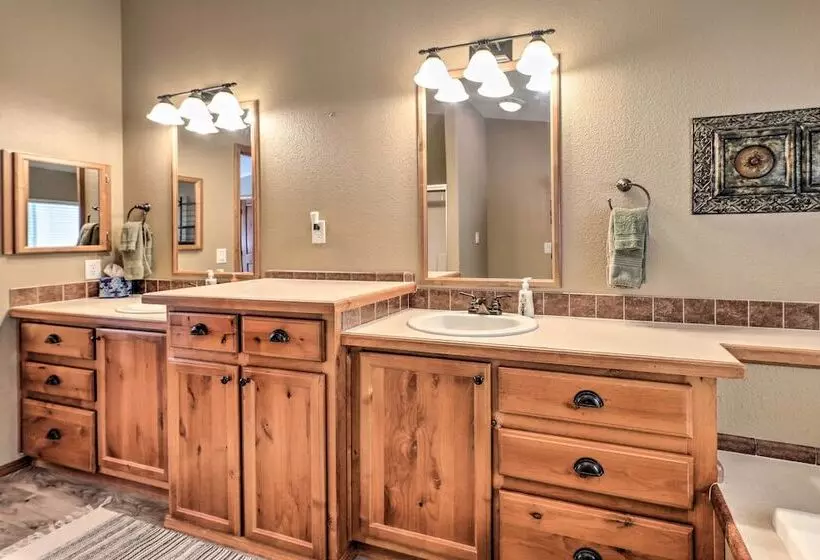 Rustic Escape W/ Deck, Hot Tub & Mountain Views