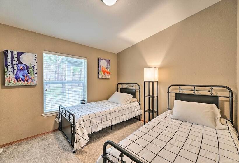 Rustic Escape W/ Deck, Hot Tub & Mountain Views