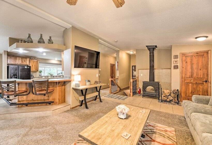 Rustic Escape W/ Deck, Hot Tub & Mountain Views