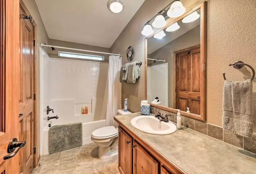 Rustic Escape W/ Deck, Hot Tub & Mountain Views