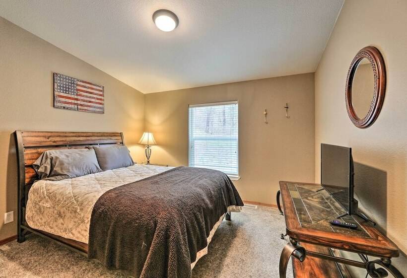 Rustic Escape W/ Deck, Hot Tub & Mountain Views