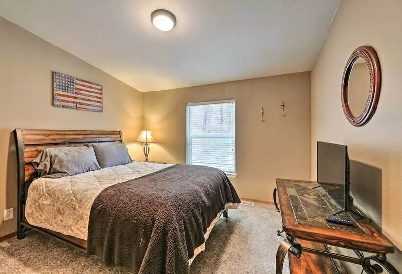 Rustic Escape W/ Deck, Hot Tub & Mountain Views