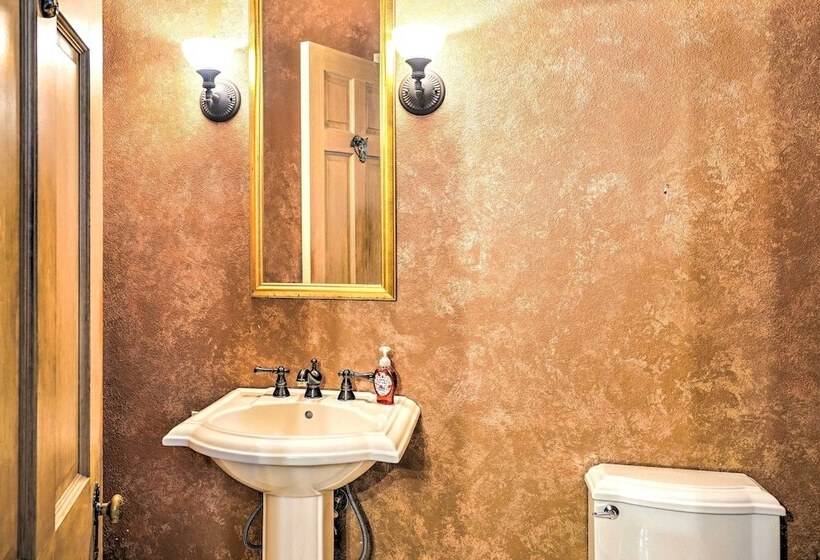 Secluded Ranch W/ Courtyard ~ 4 Mi To Odessa!