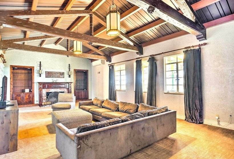 Secluded Ranch W/ Courtyard ~ 4 Mi To Odessa!