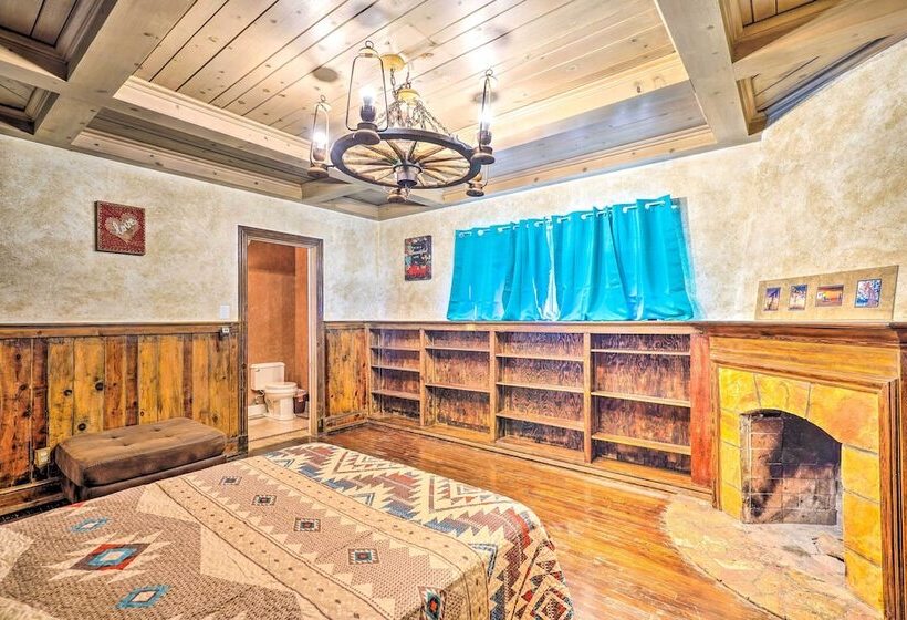 Secluded Ranch W/ Courtyard ~ 4 Mi To Odessa!