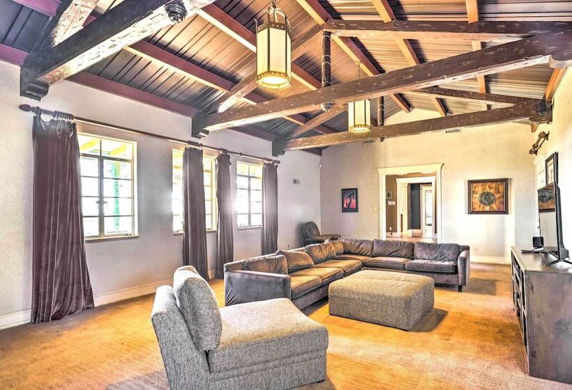 Secluded Ranch W/ Courtyard ~ 4 Mi To Odessa!