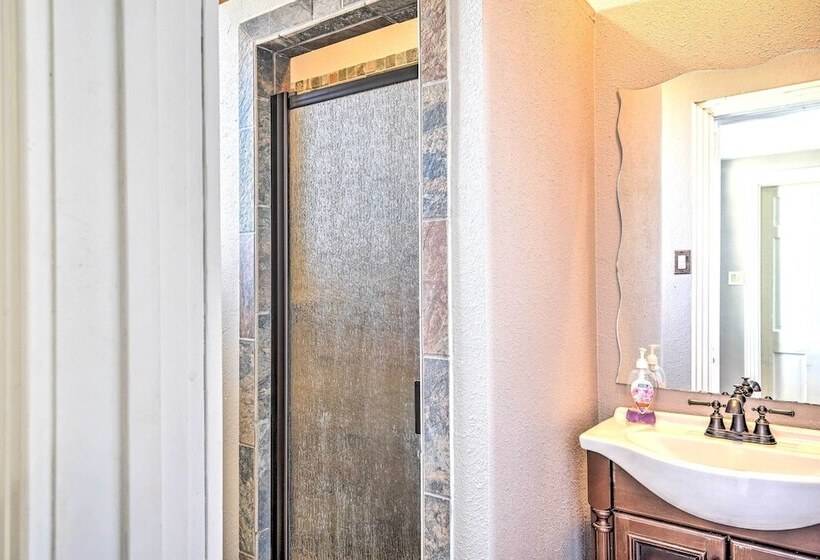 Secluded Ranch W/ Courtyard ~ 4 Mi To Odessa!