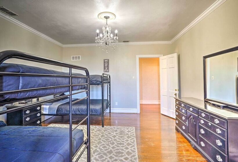 Secluded Ranch W/ Courtyard ~ 4 Mi To Odessa!