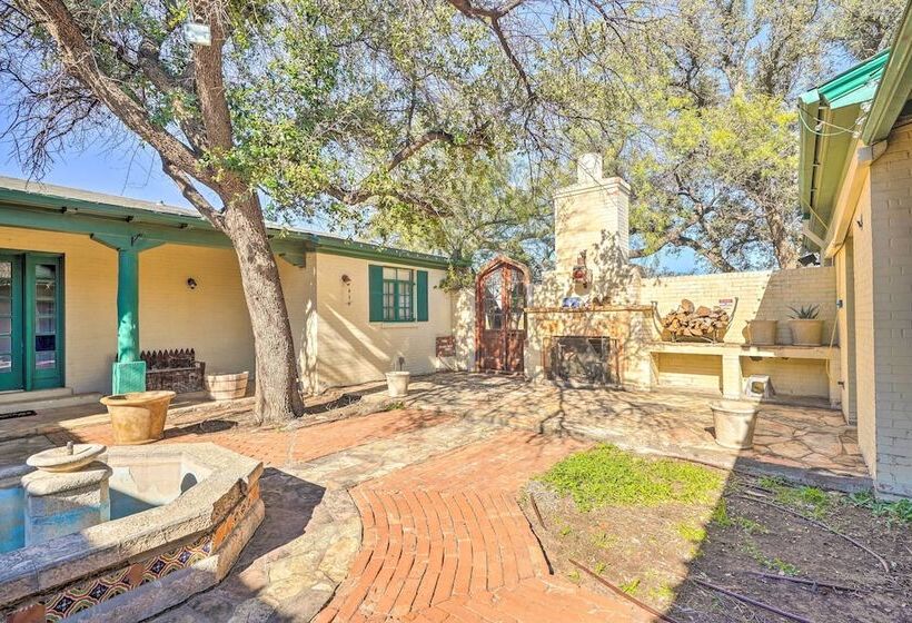 Secluded Ranch W/ Courtyard ~ 4 Mi To Odessa!