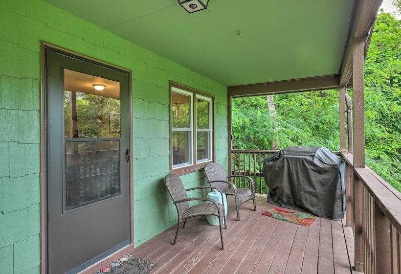 Serenity  Waynesville Home W/ Deck & Fire Pit!