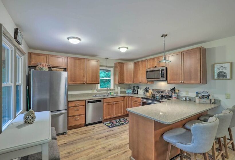 Serenity  Waynesville Home W/ Deck & Fire Pit!