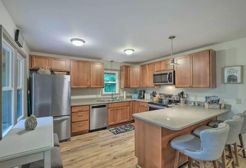 Serenity  Waynesville Home W/ Deck & Fire Pit!