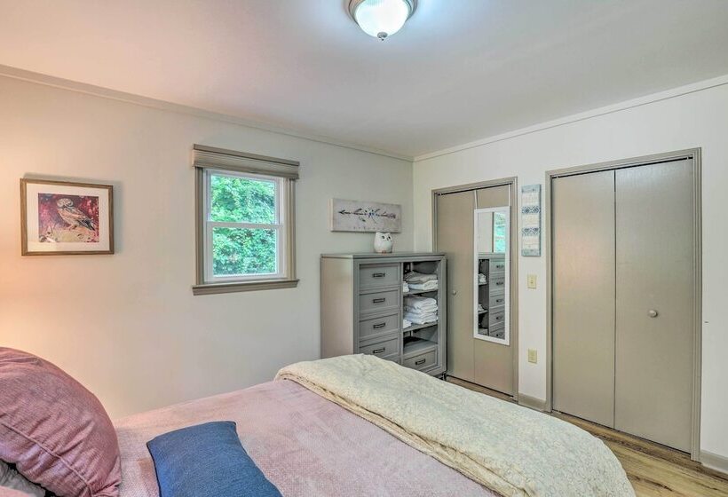 Serenity  Waynesville Home W/ Deck & Fire Pit!