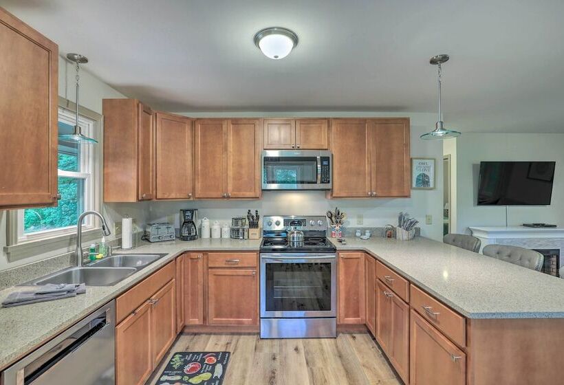 Serenity  Waynesville Home W/ Deck & Fire Pit!