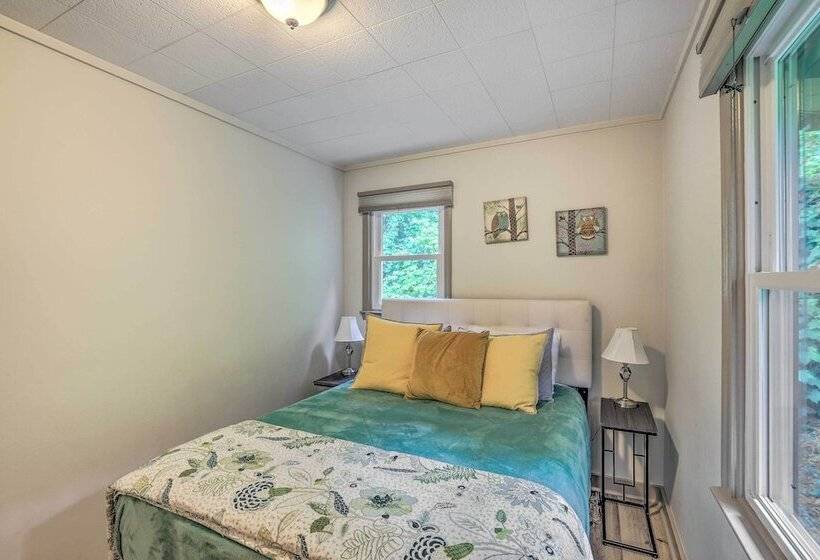 Serenity  Waynesville Home W/ Deck & Fire Pit!