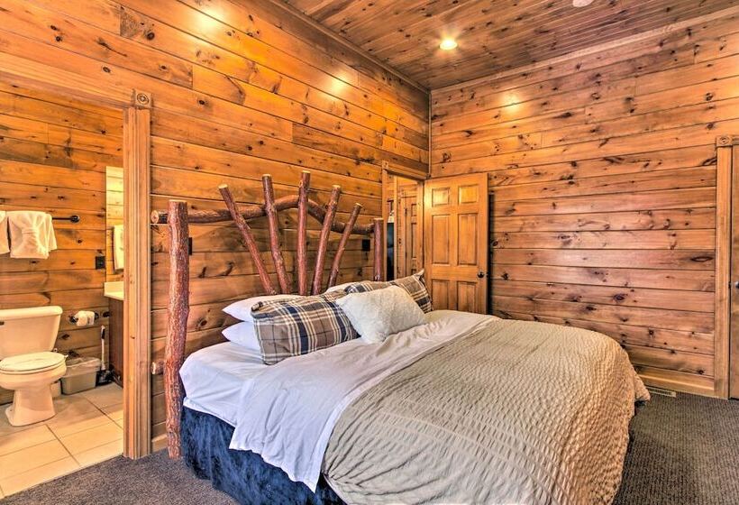Sevierville Cabin W/ Hot Tub + Large Deck!