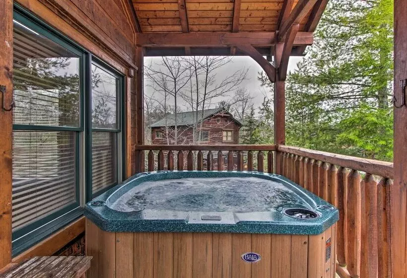 Sevierville Cabin W/ Hot Tub + Large Deck!