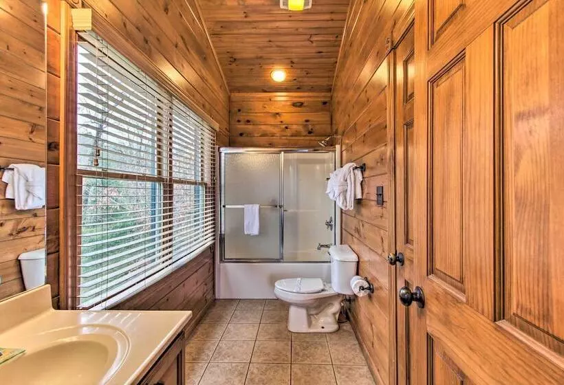 Sevierville Cabin W/ Hot Tub + Large Deck!