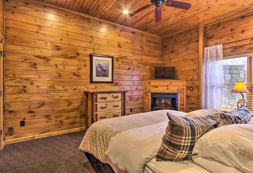 Sevierville Cabin W/ Hot Tub + Large Deck!