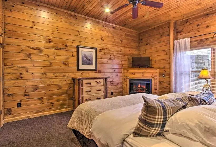 Sevierville Cabin W/ Hot Tub + Large Deck!