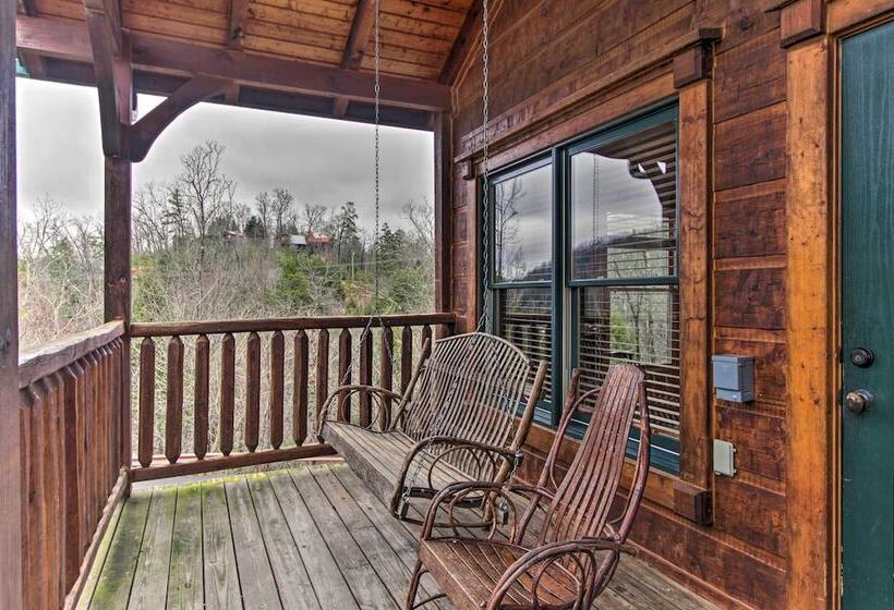 Sevierville Cabin W/ Hot Tub + Large Deck!