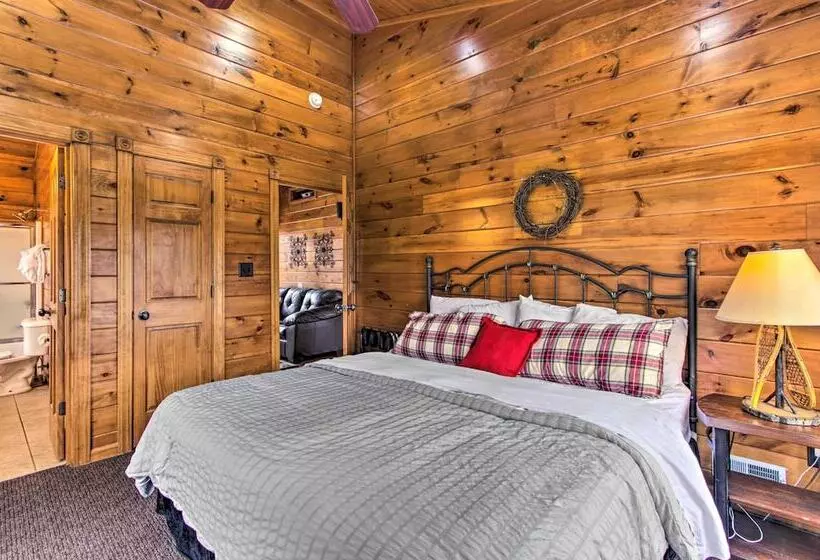 Sevierville Cabin W/ Hot Tub + Large Deck!