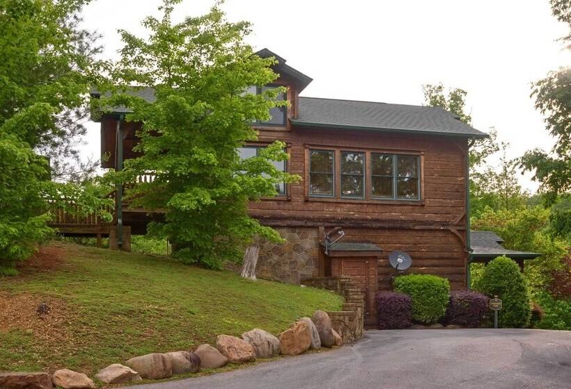 Sevierville Cabin W/ Hot Tub + Large Deck!