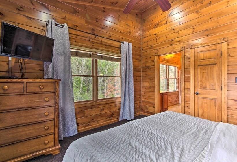Sevierville Cabin W/ Hot Tub + Large Deck!