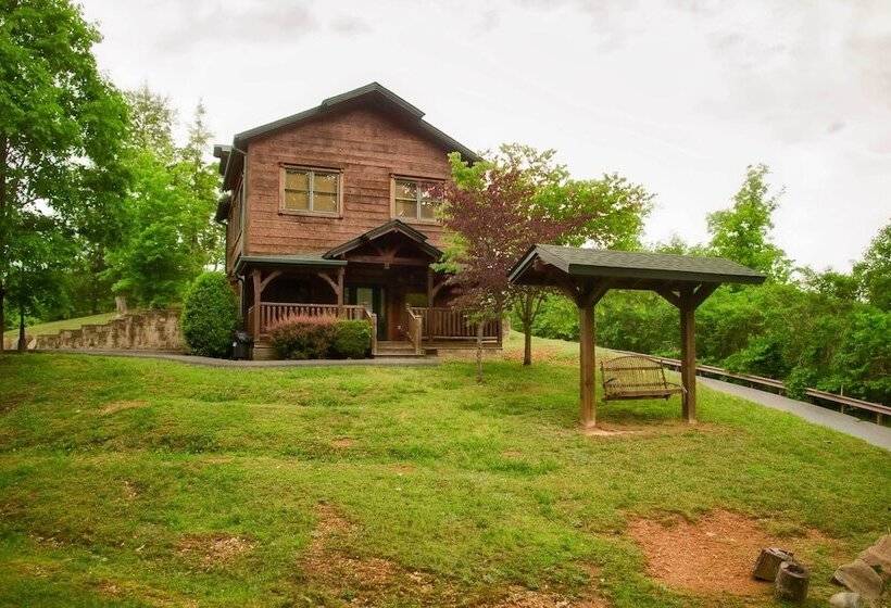 Sevierville Cabin W/ Hot Tub + Large Deck!