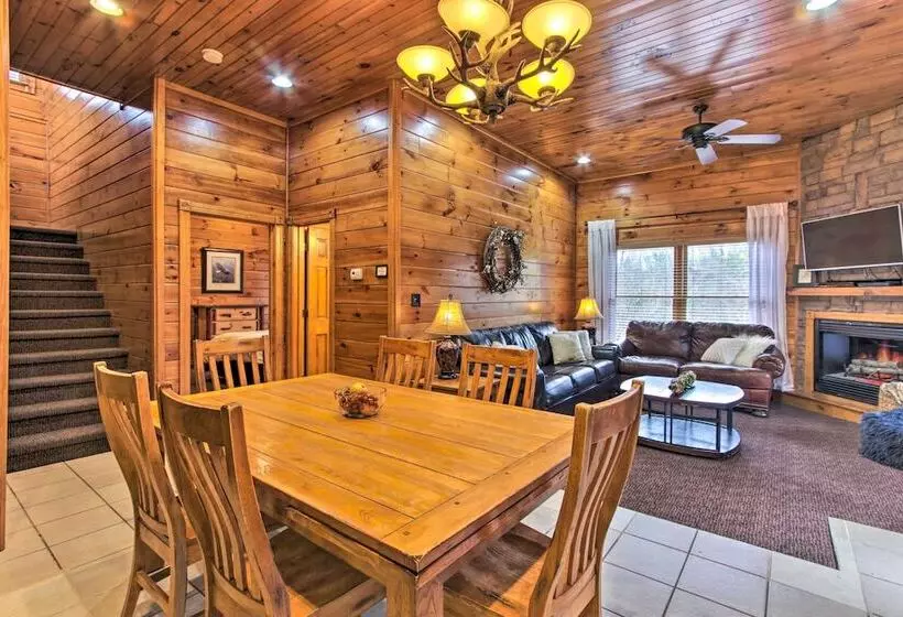 Sevierville Cabin W/ Hot Tub + Large Deck!