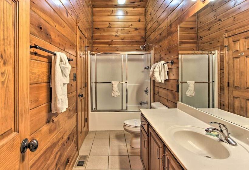 Sevierville Cabin W/ Hot Tub + Large Deck!