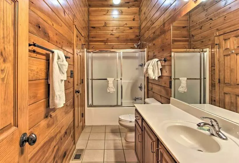 Sevierville Cabin W/ Hot Tub + Large Deck!