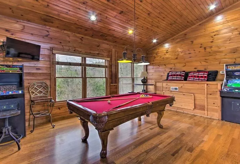 Sevierville Cabin W/ Hot Tub + Large Deck!