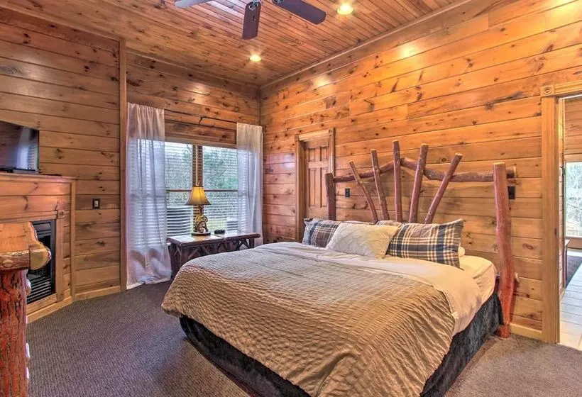 Sevierville Cabin W/ Hot Tub + Large Deck!