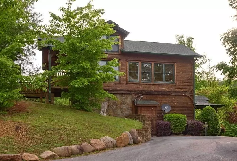 Sevierville Cabin W/ Hot Tub + Large Deck!