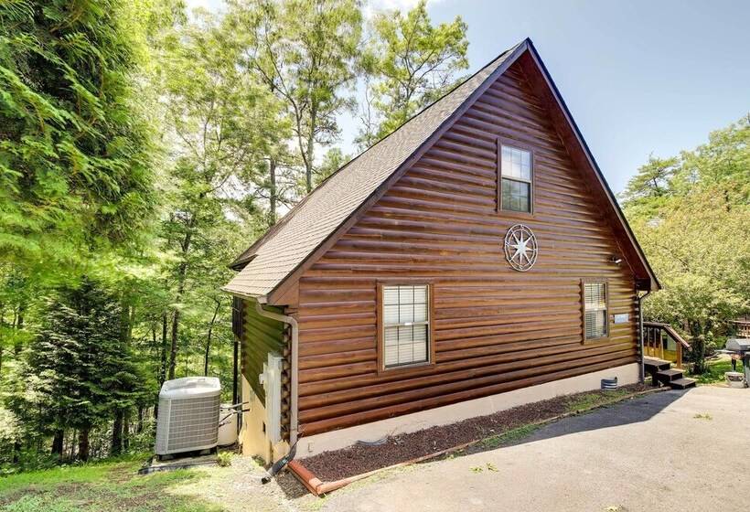 Sevierville Cabin W/ Hot Tub, Views & Pool Access!