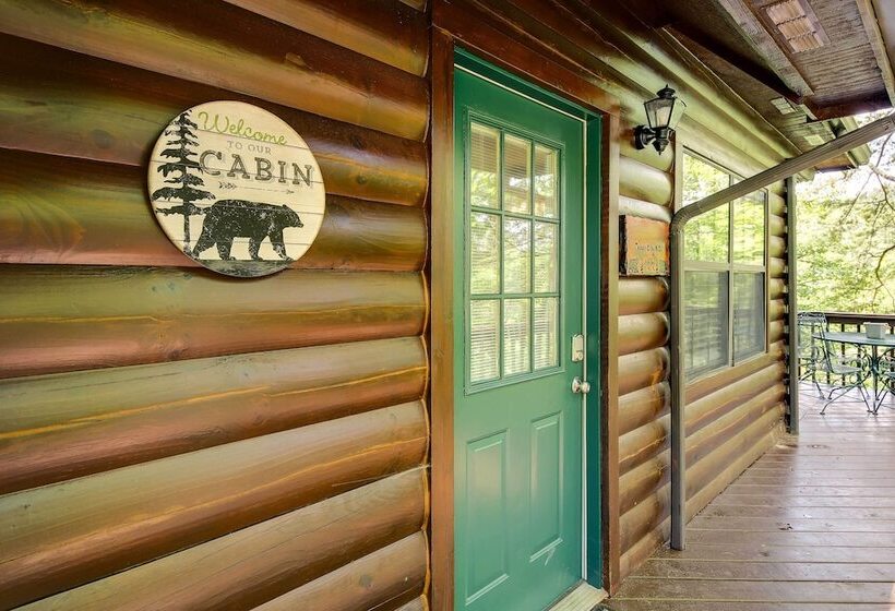 Sevierville Cabin W/ Hot Tub, Views & Pool Access!