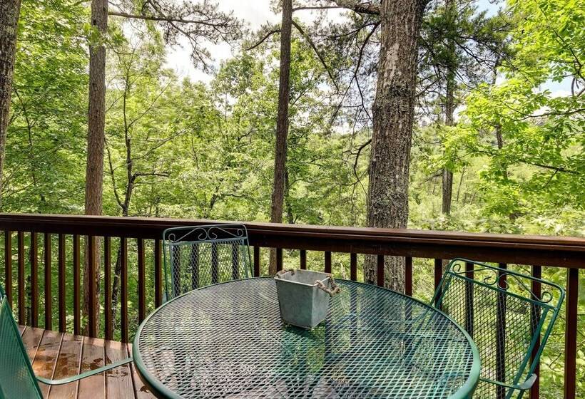 Sevierville Cabin W/ Hot Tub, Views & Pool Access!