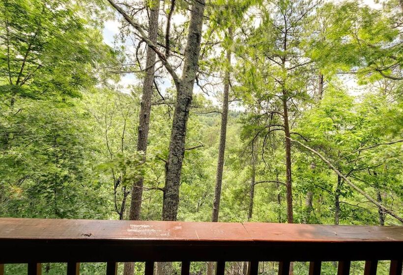 Sevierville Cabin W/ Hot Tub, Views & Pool Access!