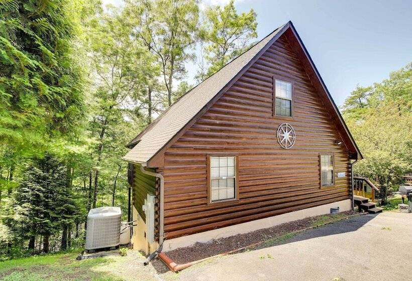 Sevierville Cabin W/ Hot Tub, Views & Pool Access!
