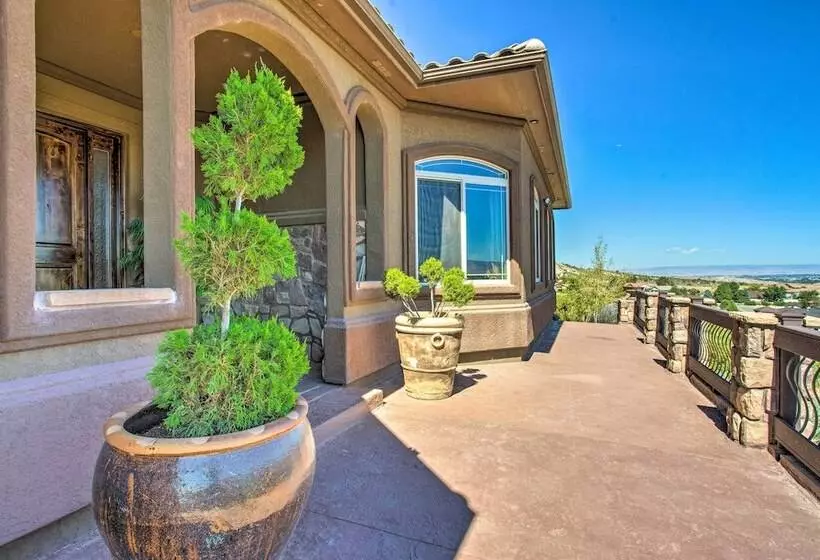 Spacious Grand Junction Home W/ Mountain View