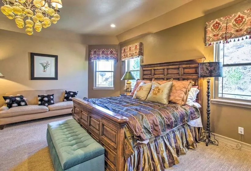 Spacious Grand Junction Home W/ Mountain View