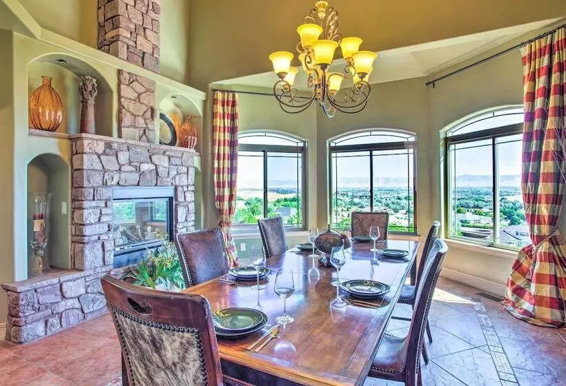 Spacious Grand Junction Home W/ Mountain View